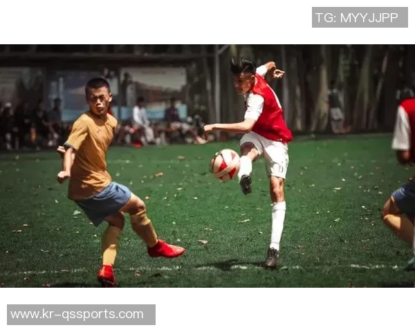 足球谭宁：从绿茵场上的拼搏到人生舞台的精彩转身